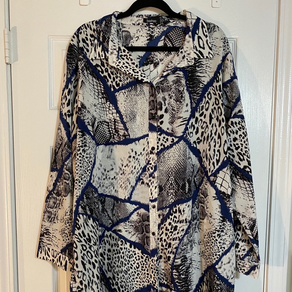 EUC Boohoo animal print tunic